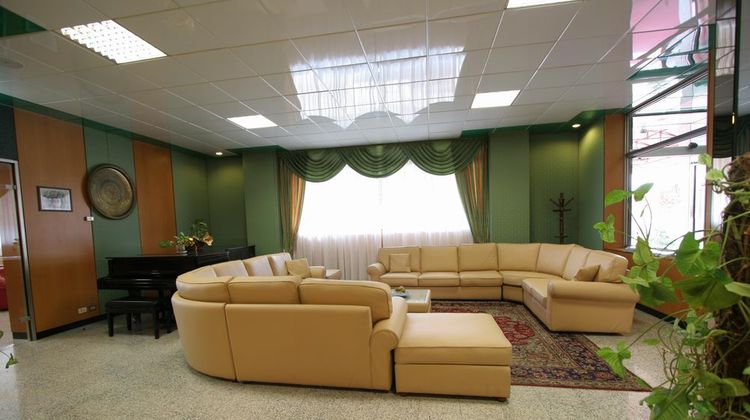 Tiby Hotel Lobby