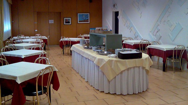 Tiby Hotel Restaurant