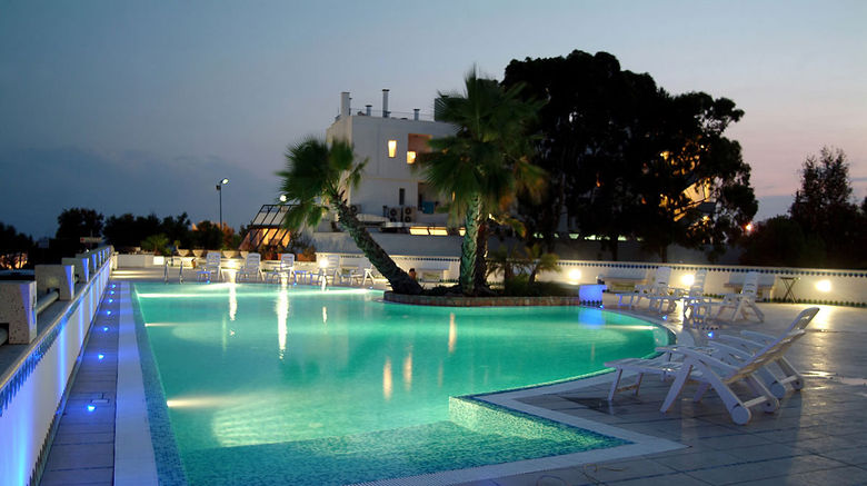 <b>Hyencos Calos Hotel Pool</b>