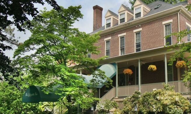 Lafayette Inn Exterior