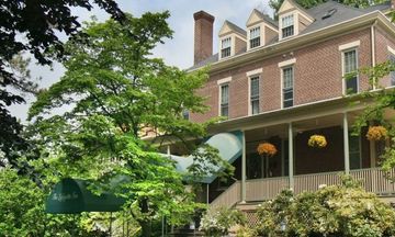 Lafayette Inn