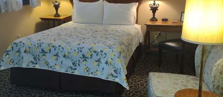 Lafayette Inn Room
