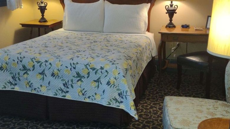 <b>Lafayette Inn Room</b>