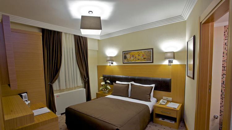 Mirilayon Hotel Room