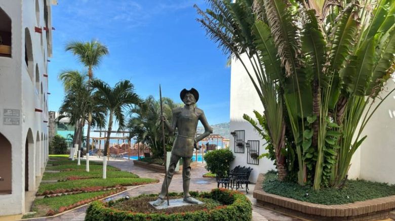 Hotel Quijote Inn Exterior