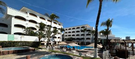 Hotel Quijote Inn Exterior