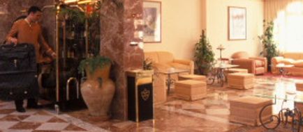 La Cueva Park Lobby