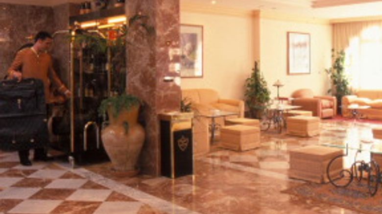 <b>La Cueva Park Lobby</b>