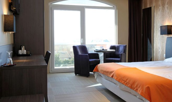 Donny Hotel Room