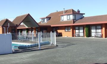 Ace High Motor Inn