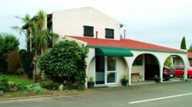 <b>Aztec Motel Exterior</b>