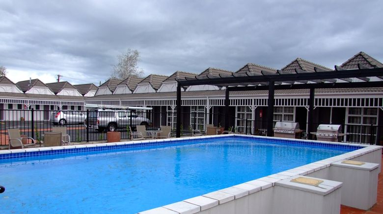 <b>Lake Rotorua Hotel Pool</b>