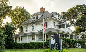 Night Swan Intracoastal Bed & Breakfast