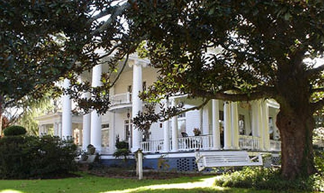Breeden Inn, Cottages & Retreat B&B Exterior