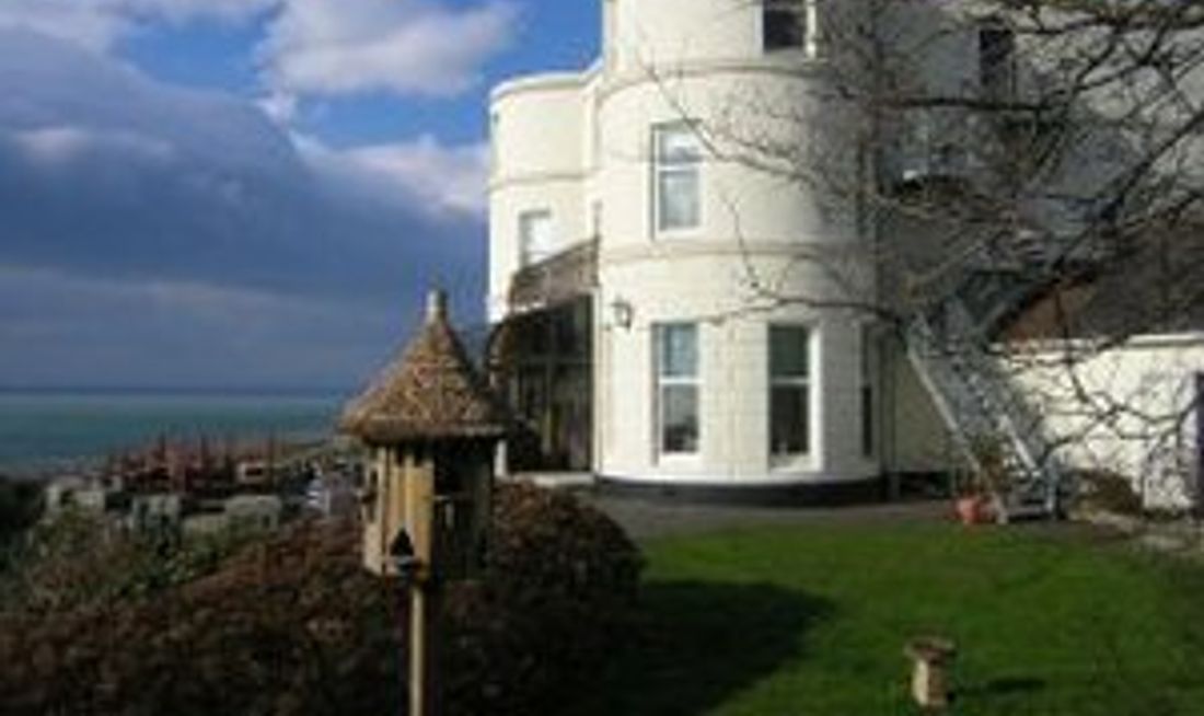Ty'r Graig Castle Hotel Exterior