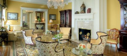 Woodlands Inn Lobby