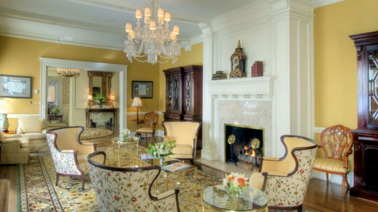 Woodlands Inn Lobby