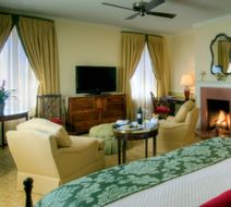 Woodlands Inn Suite