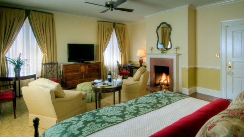 <b>Woodlands Inn Suite</b>