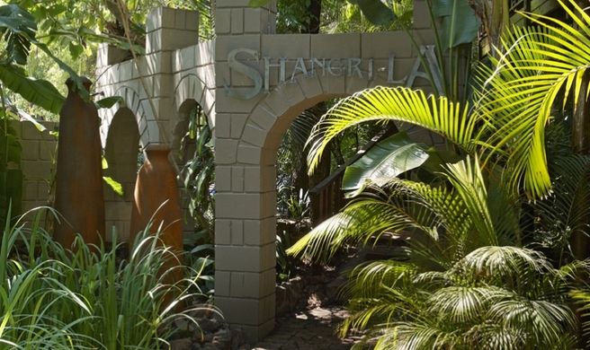 Shangri-La Country Hotel Exterior
