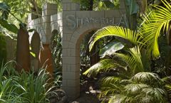 Shangri-La Country Hotel