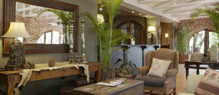 Shangri-La Country Hotel Lobby