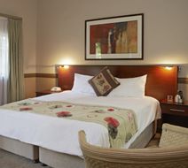 Shangri-La Country Hotel Room