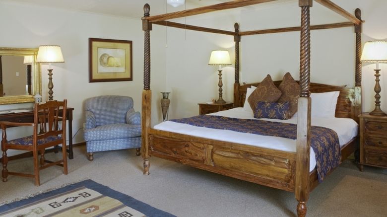<b>Shangri-La Country Hotel Suite</b> <b>Shangri-La Country Hotel Suite</b>