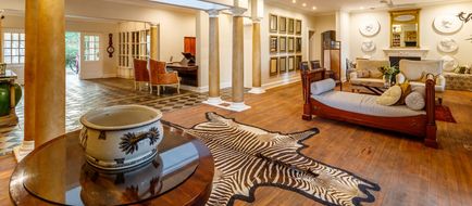 Blue Mountain Luxury Lodge Lobby