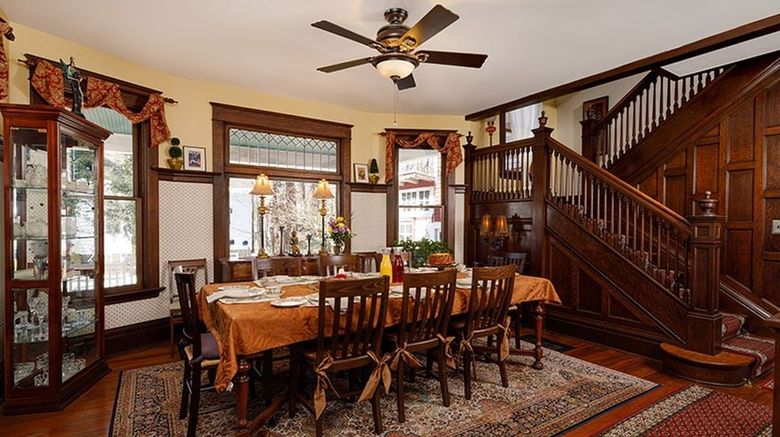<b>Forest Inn of Saugatuck Restaurant</b>