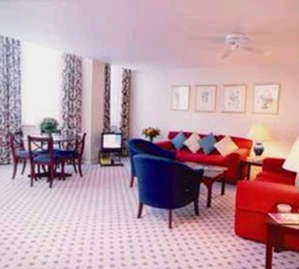 130 Queensgate Apartments Room