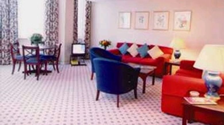 <b>130 Queensgate Apartments Room</b>