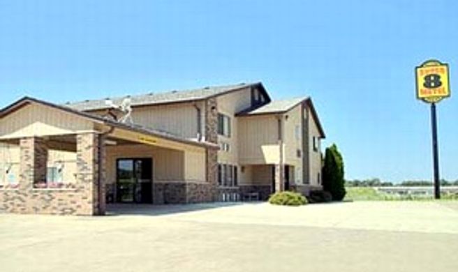 Super 8 Anamosa Exterior