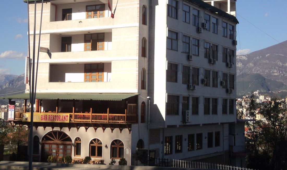 Hotel Arberia Exterior