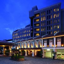 Village Hotel Albert Court
