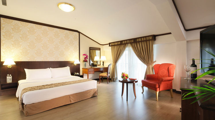 Village Hotel Albert Court Room