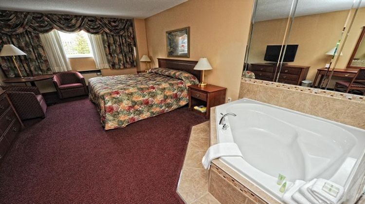 Adams Airport Inn Suite