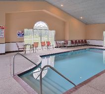 Quality Inn & Suites Shawano Pool