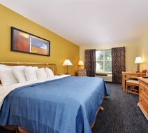 Quality Inn & Suites Shawano Room