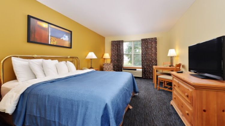 Quality Inn & Suites Shawano Room