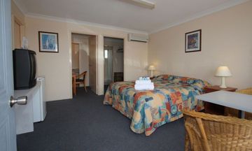 Alexander Motel & Peppercorn Restaurant