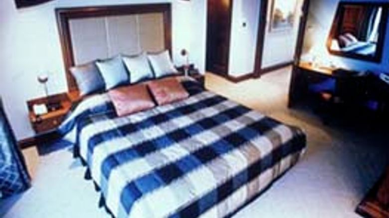 <b>Cambodiana Hotel Suite</b>