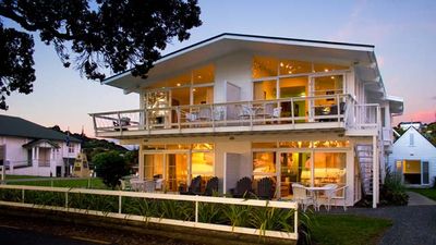 Hananui Lodge and Serviced Apartments