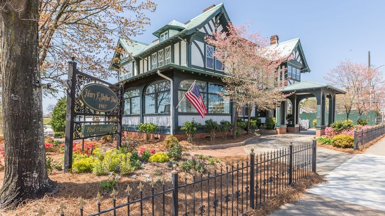 The Shaffner Inn Exterior