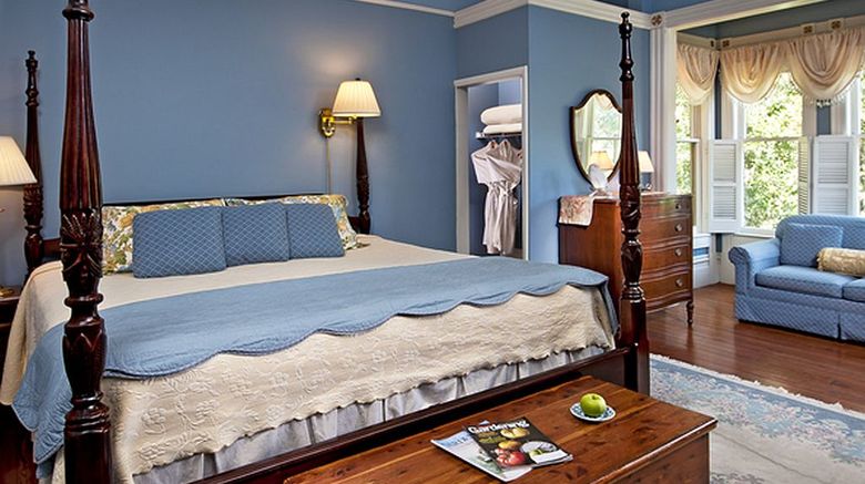 <b>The Fairbanks House Room</b>