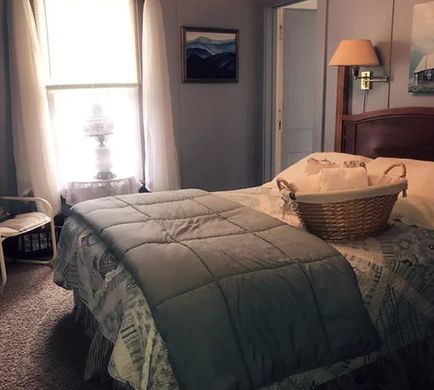 Town Hill Hotel B & B Room