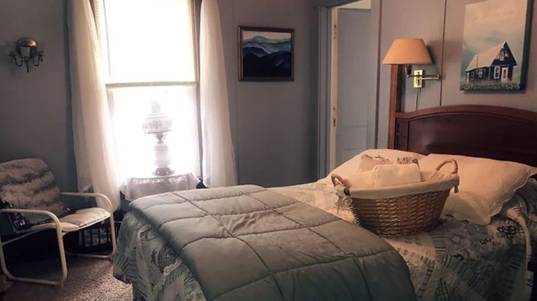 <b>Town Hill Hotel B & B Room</b>