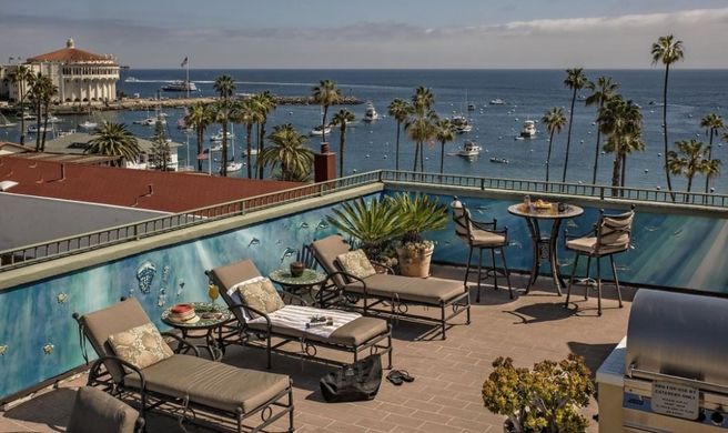 Avalon Hotel Exterior