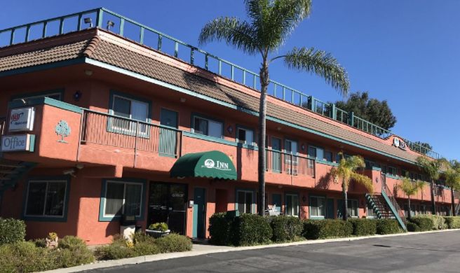 Oakridge Inn Exterior