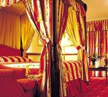 The Hillcrest Hotel Suite